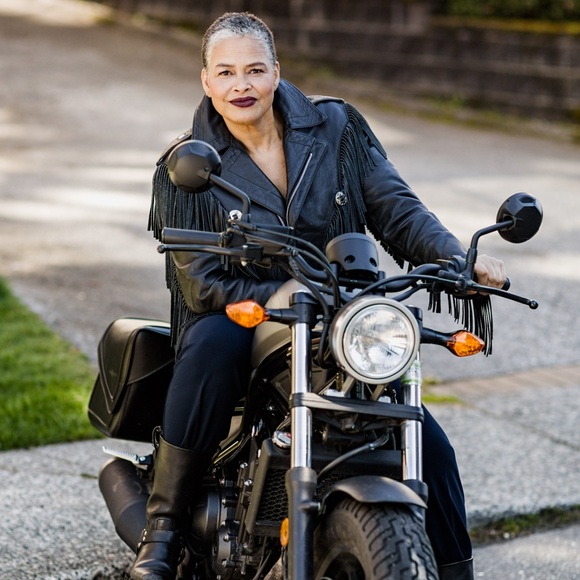 Meet your Posher, Constance - Picture 2 of 4